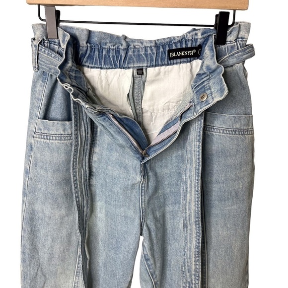 BlankNYC Seam Detail Paperbag Tapered Jeans Size 27 Light Wash Self Tie Belt - Picture 4 of 9